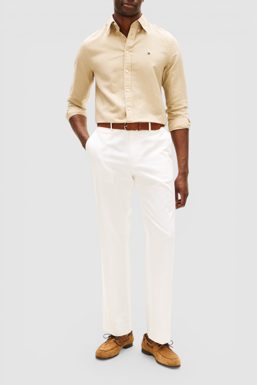 תמונת כל הלוק של חולצה מכופתרת ארוכה